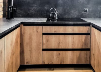 Kuchnia loft - szuflady pod indukcją