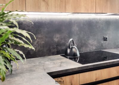 Kuchnia loft - okładzina na ścianie