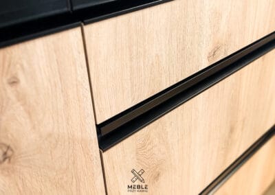 Kuchnia loft - uchwyt czarny nabijany