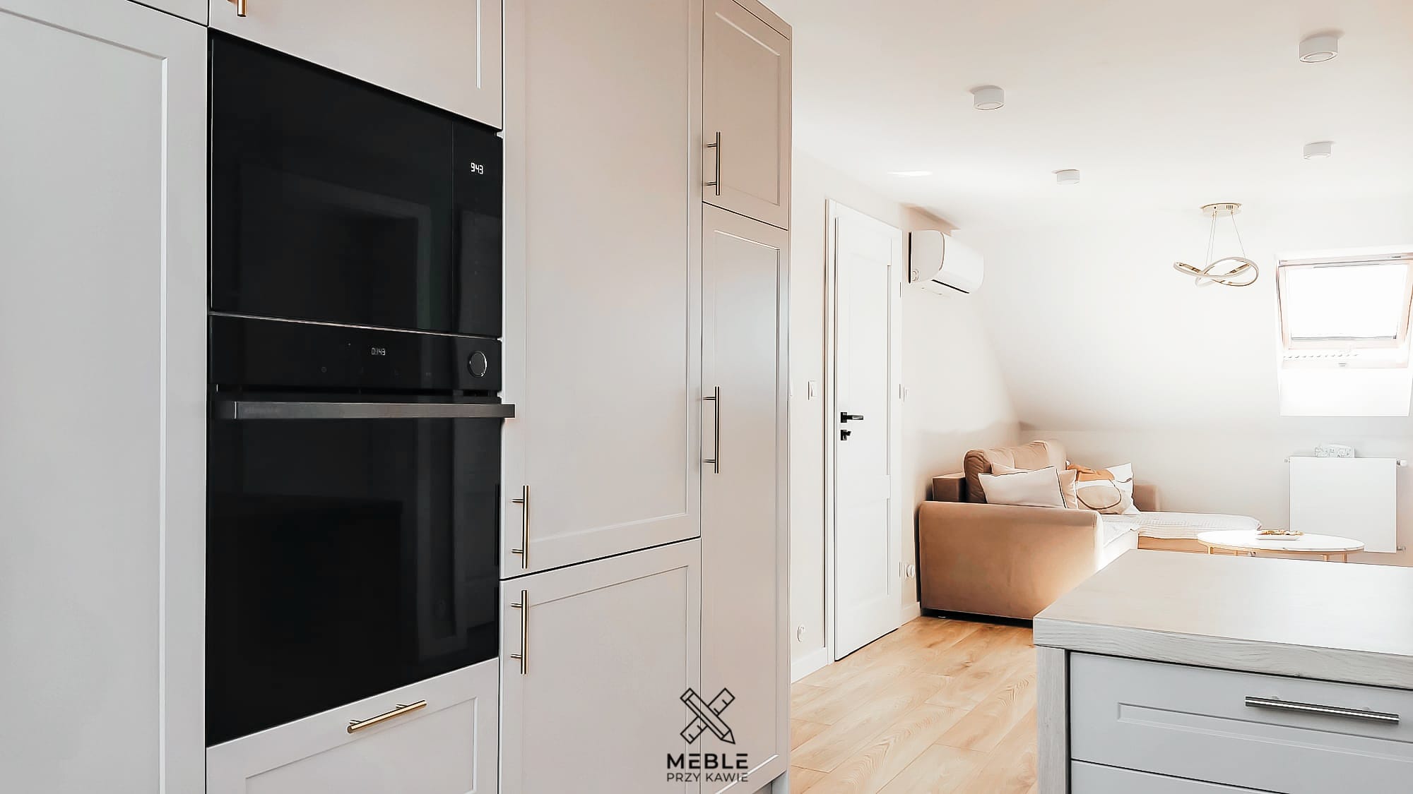 Kaszmirowa kuchnia z salonem